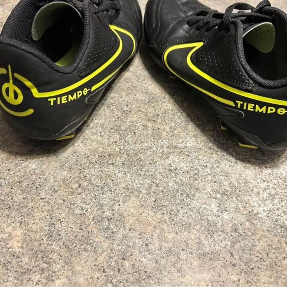 Nike Tiempo Legend 9 Club Cleats size 6